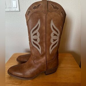 New•Madden NYC Women’s Butterfly Western Cowboy Boots. Women’s Sz.9